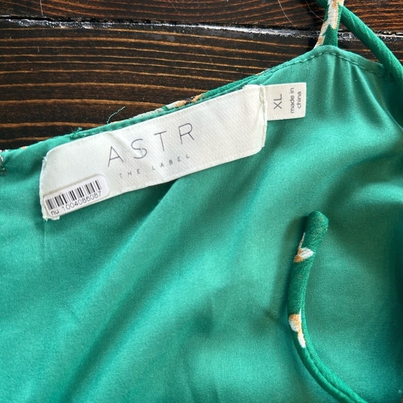 ASTR The Label Green Floral Mini Dress With Asymmetric Hem - Size XL - Picture 6 of 6
